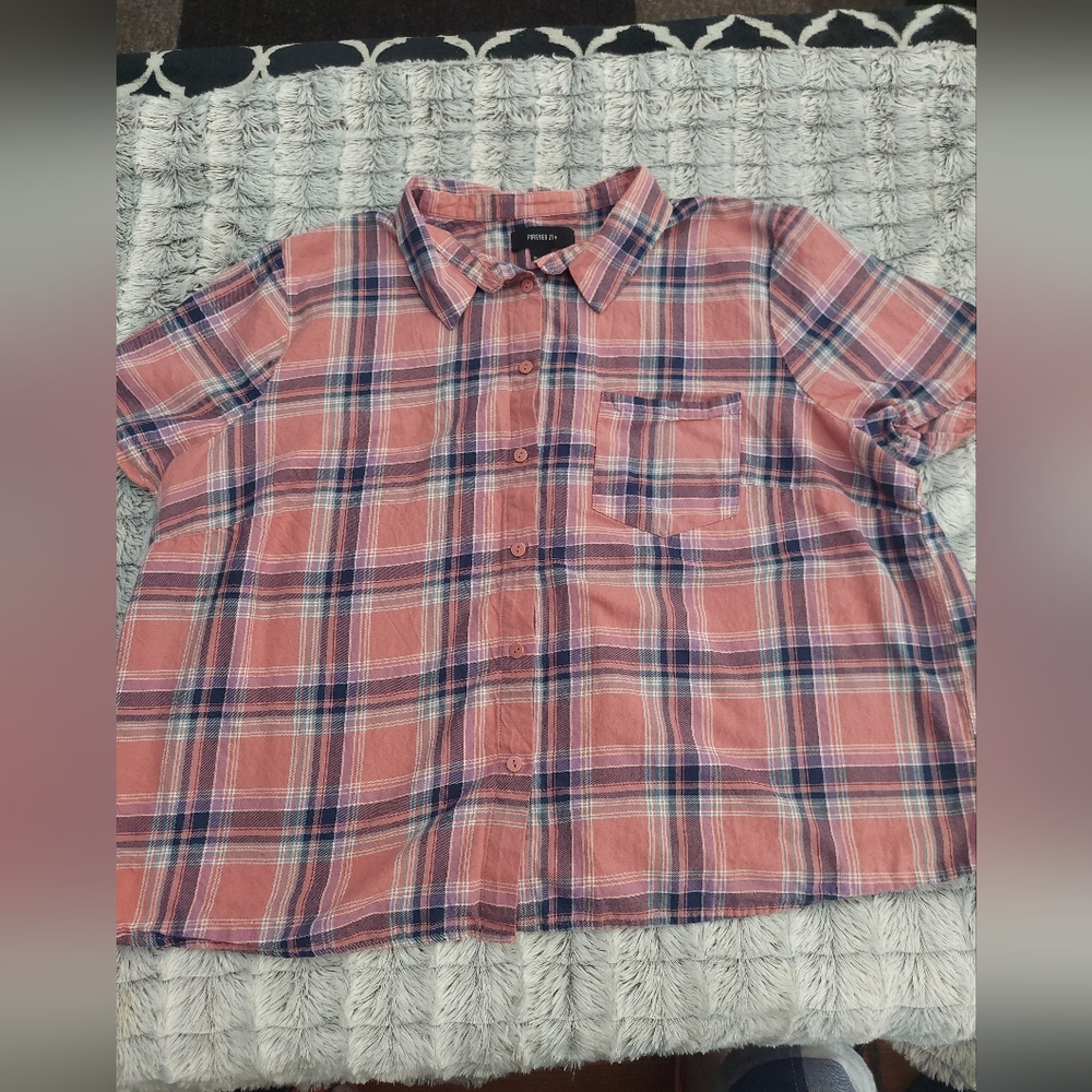 EUC Forever 21 plus pink short sleeve plaid button down shirt